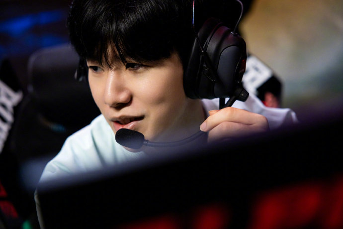 通过霍伊伦 通过霍伊伦